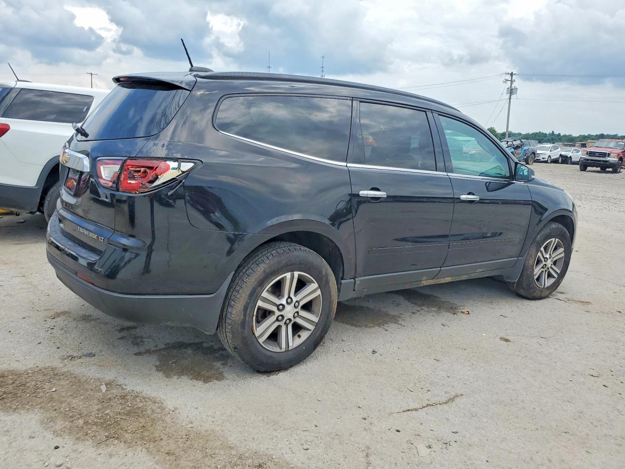 2016 Chevrolet Traverse Lt - Image 3
