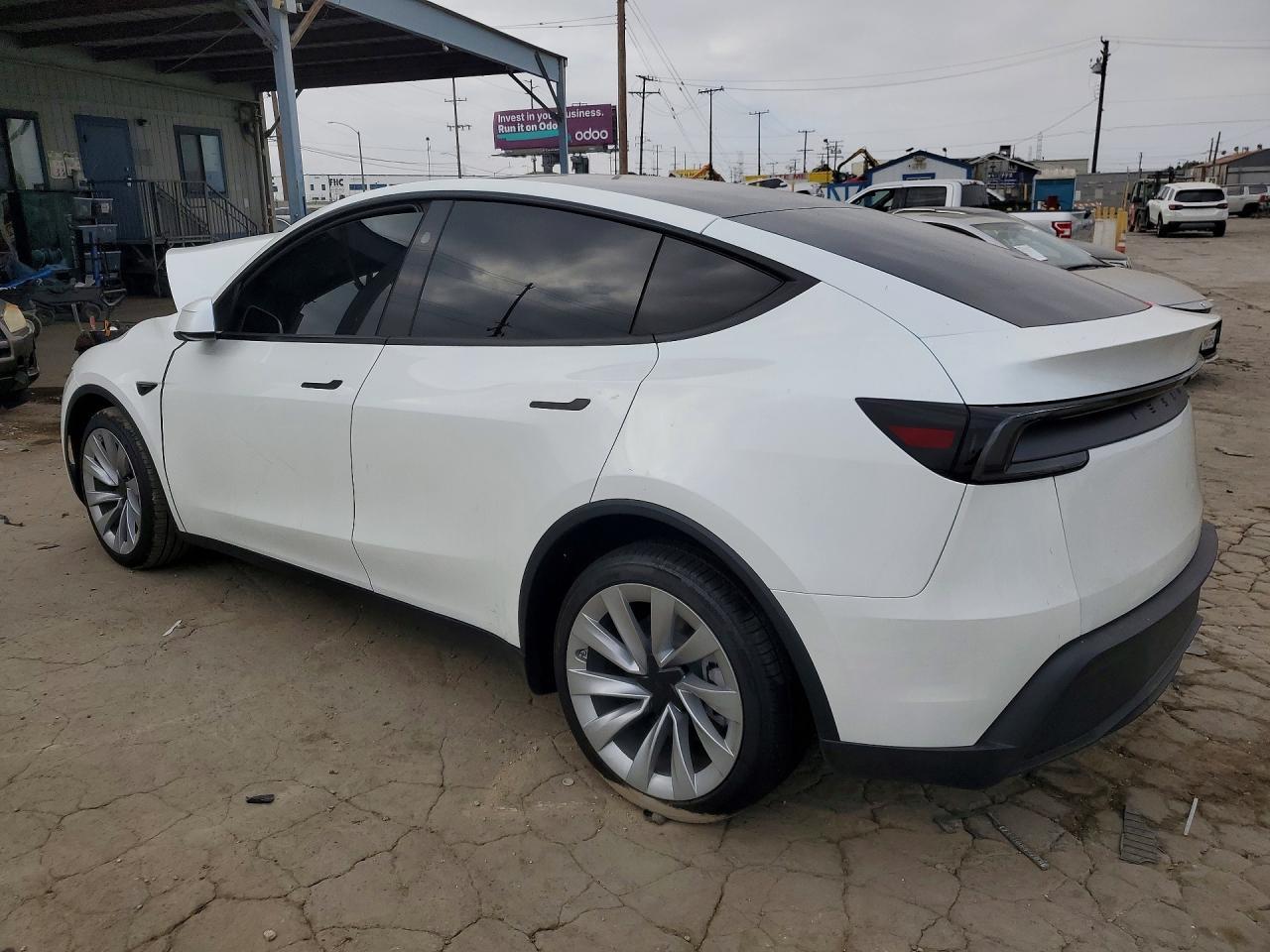 2026 Tesla Model Y - Image 2