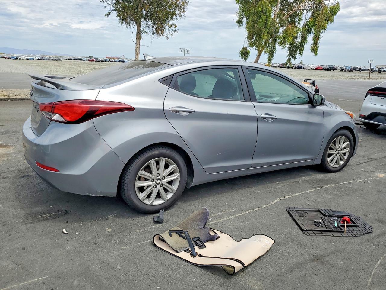 2015 Hyundai Elantra - Фото 3