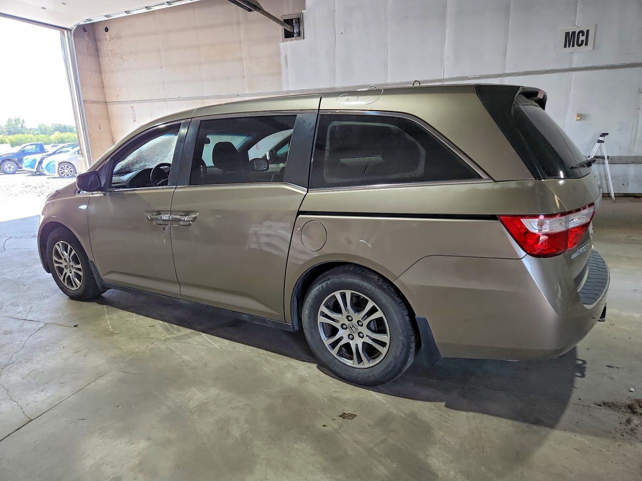 2012 Honda Odyssey Ex - Image 2