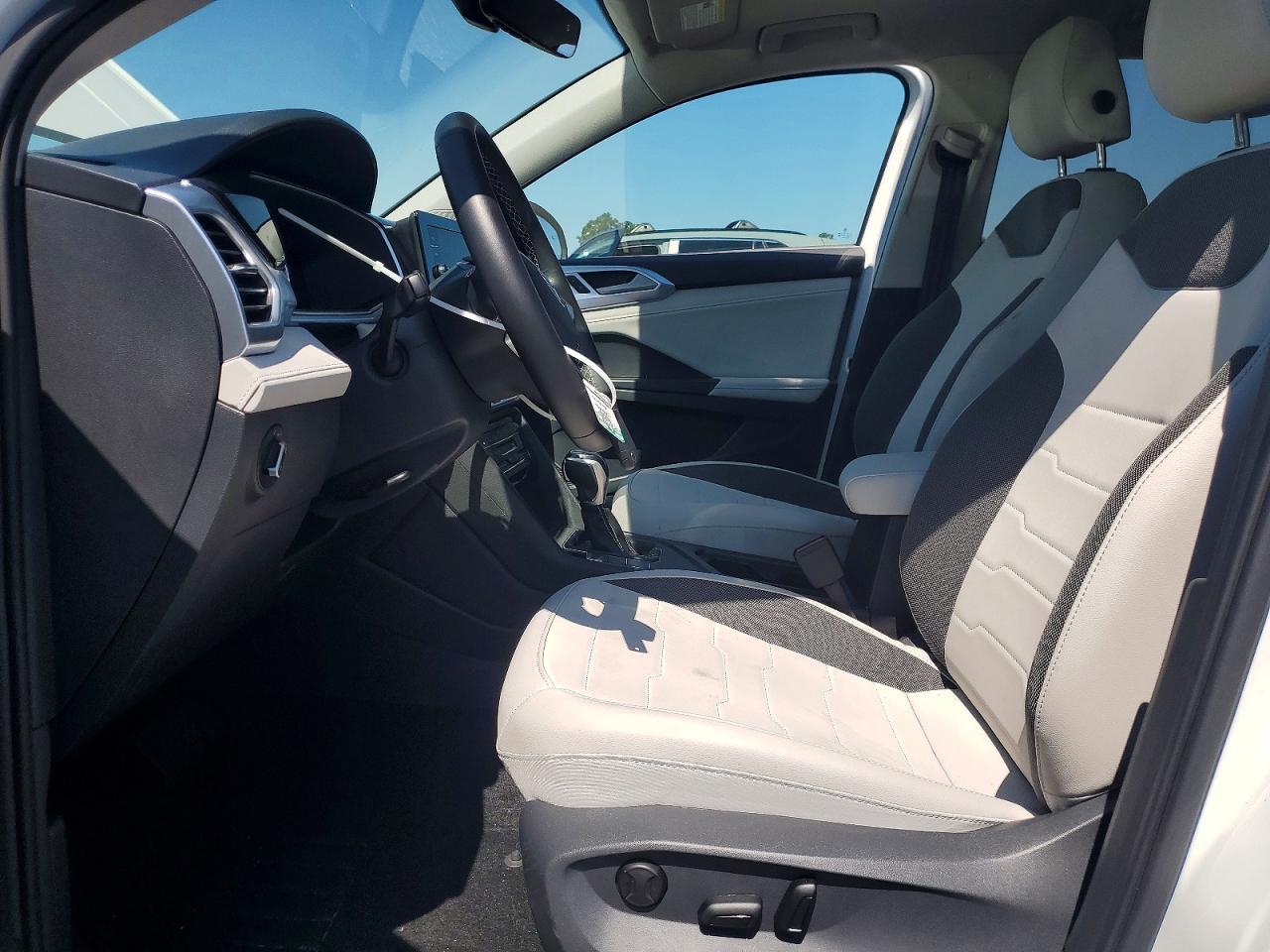 2025 Volkswagen Taos Se - Фото 7