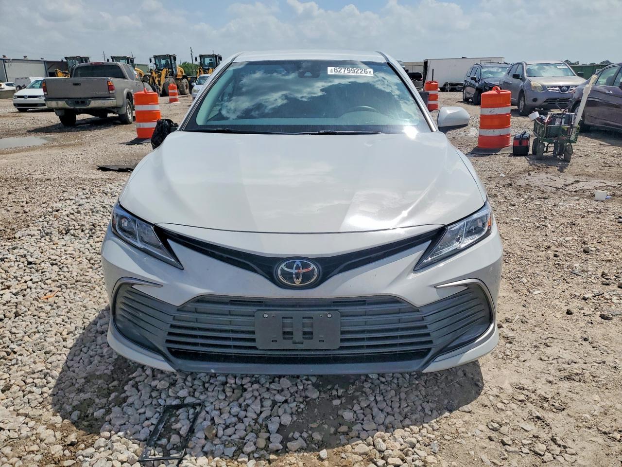 2023 Toyota Camry Le - Фото 5
