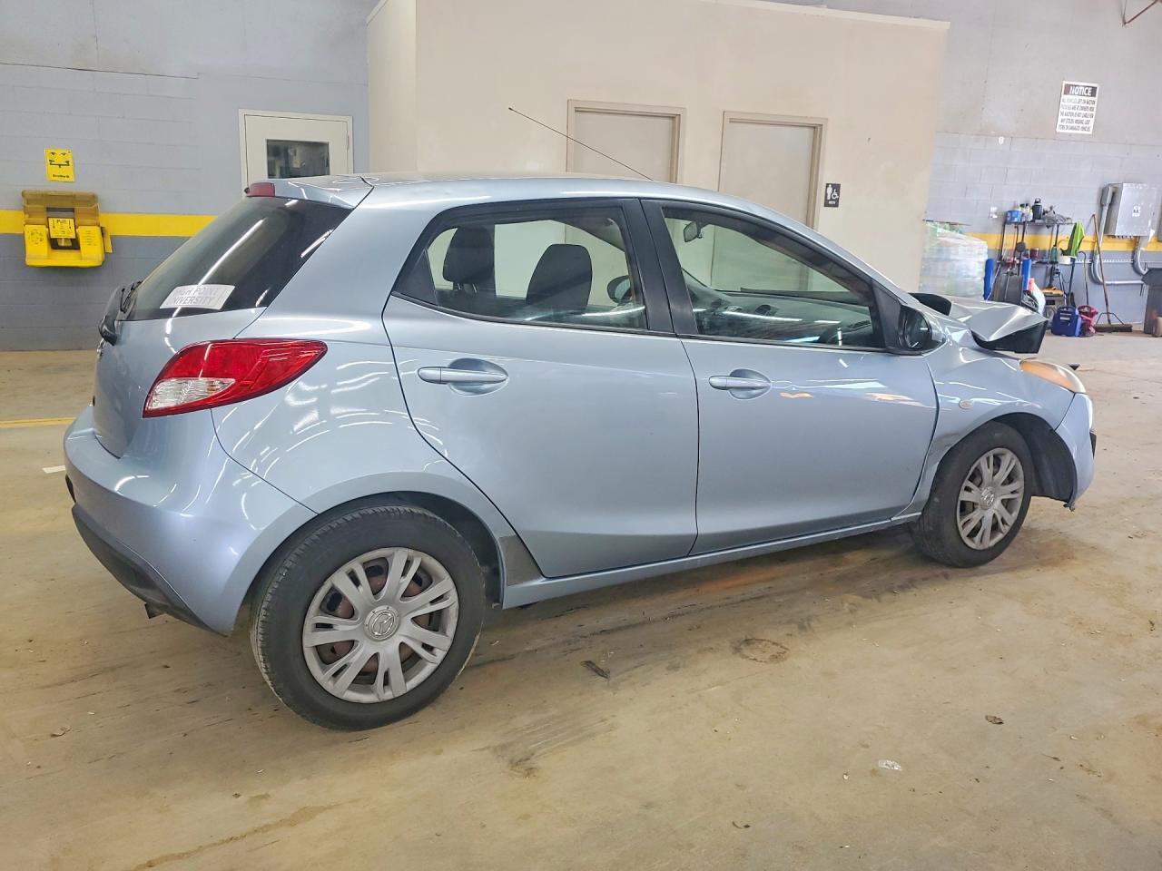 2013 Mazda Mazda2 - Фото 3