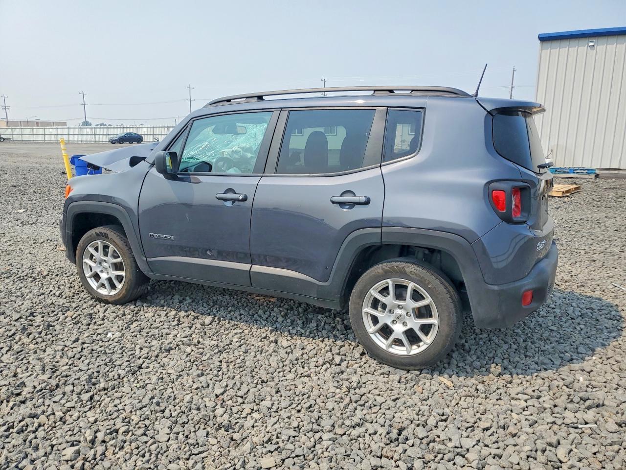 2023 Jeep Renegade Latitude - Image 2