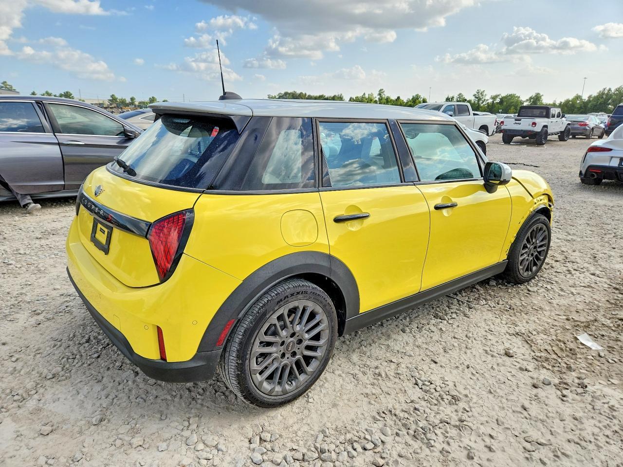 2025 Mini Cooper S - Image 3