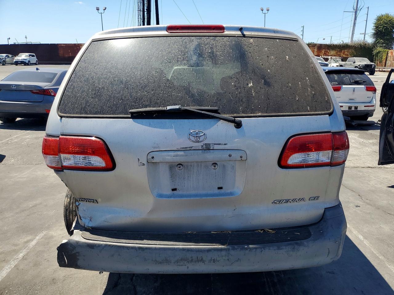 2001 Toyota Sienna Ce - Фото 6