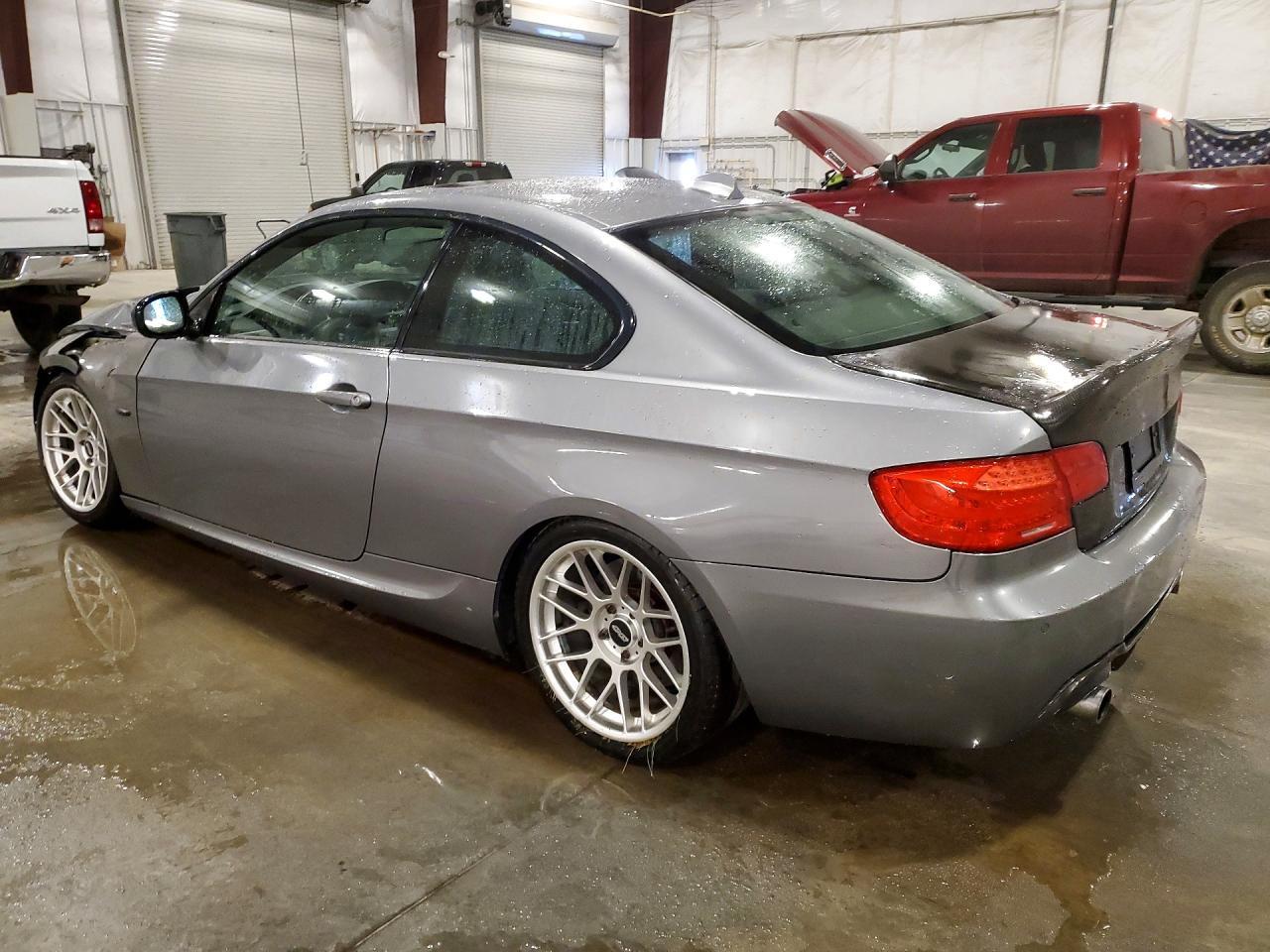 2010 BMW 335 I - Фото 2