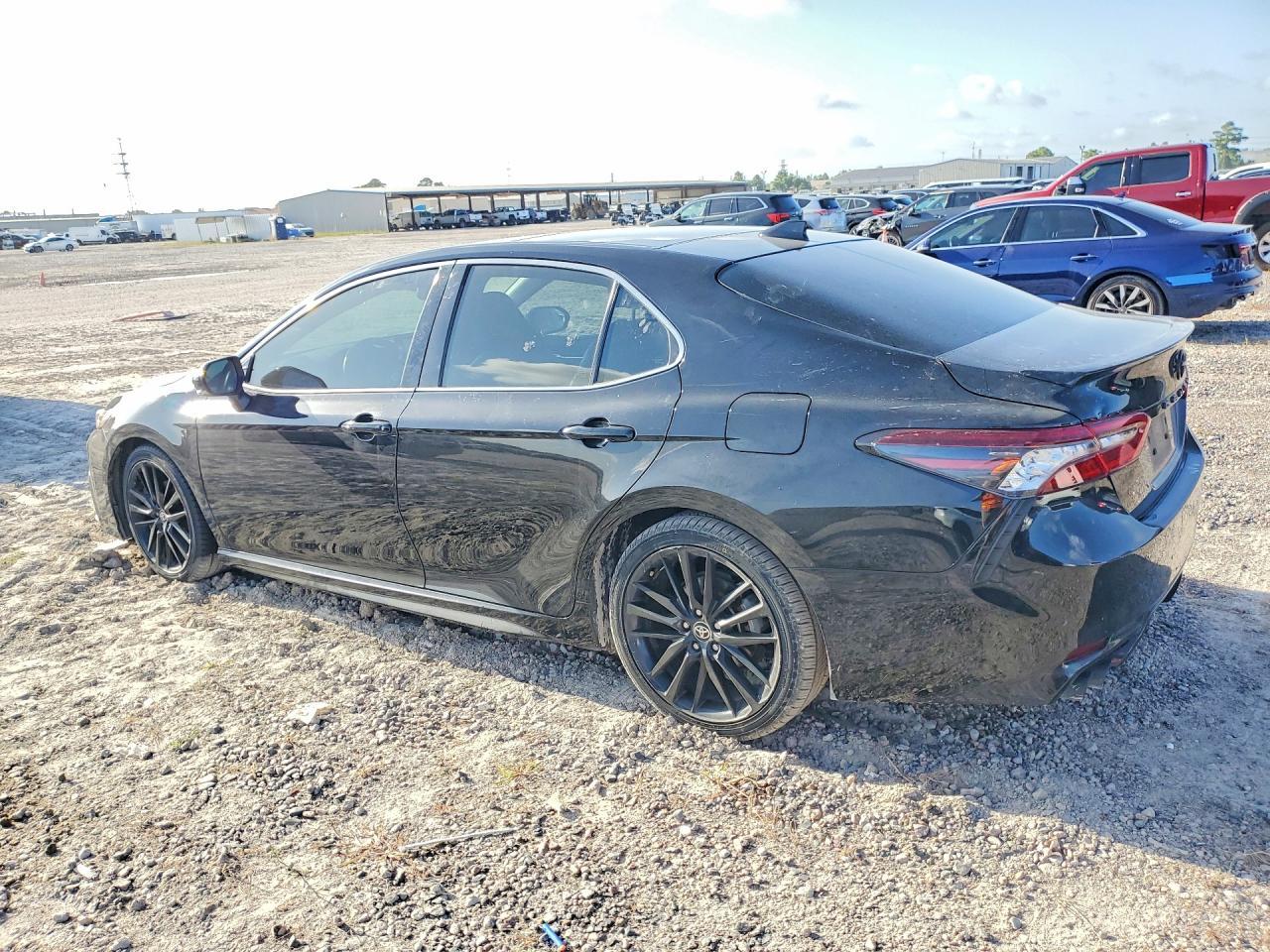 2022 Toyota Camry Xse - Фото 2