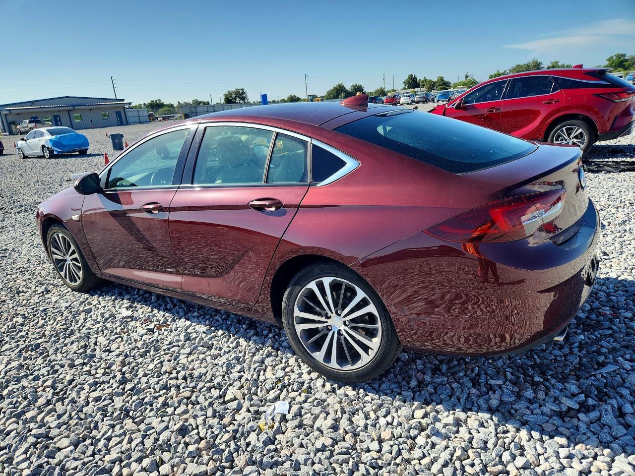2019 Buick Regal Essence - Image 2