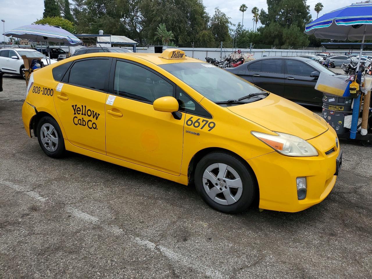 2011 Toyota Prius Two - Фото 4