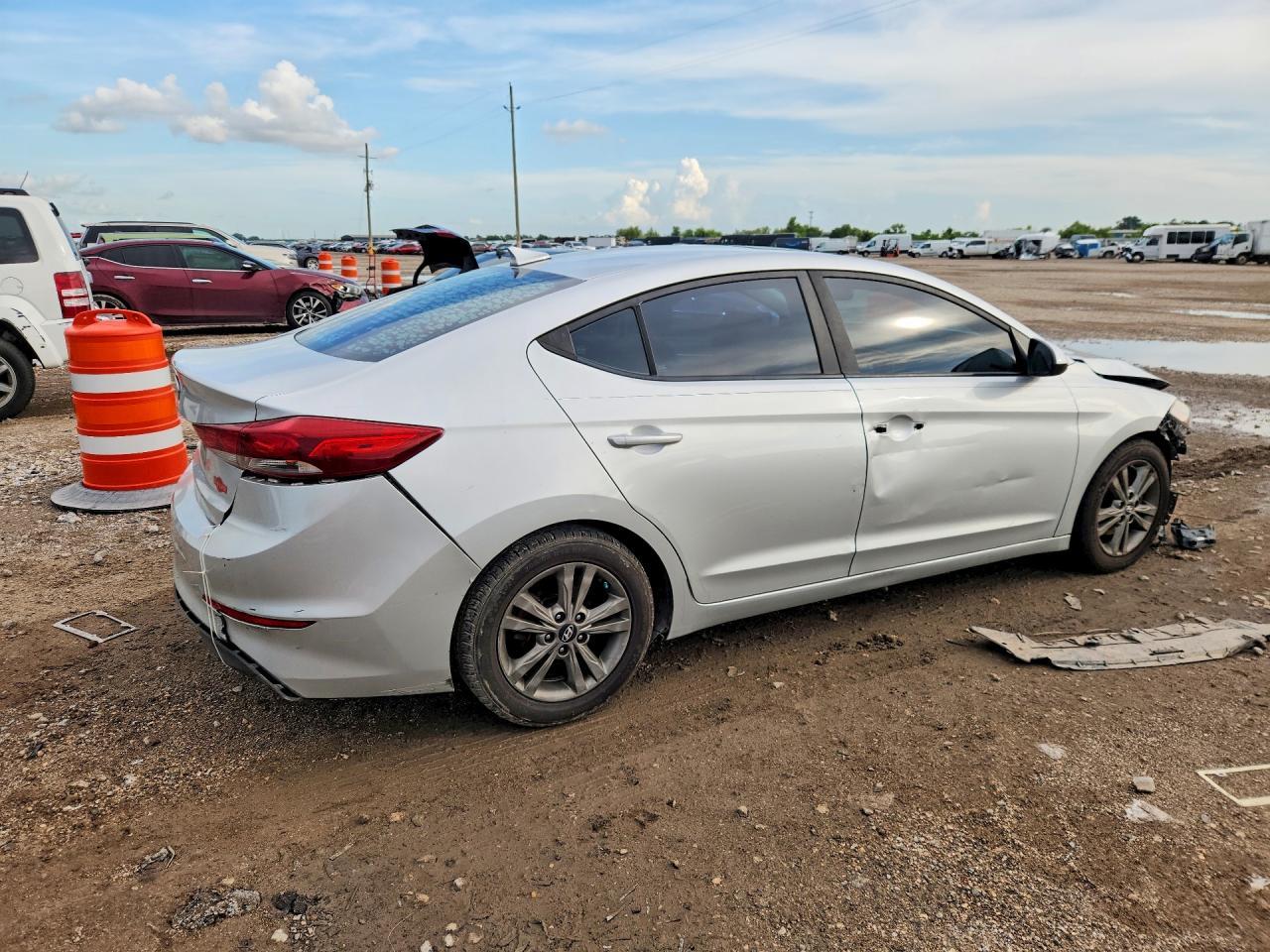 2018 Hyundai Elantra - Фото 3