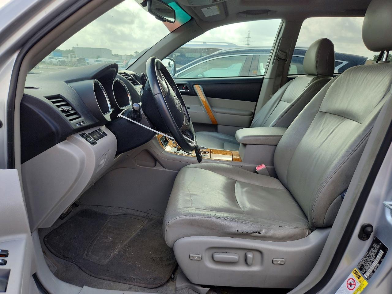 2010 Toyota Highlander Hybrid Limited - Image 7