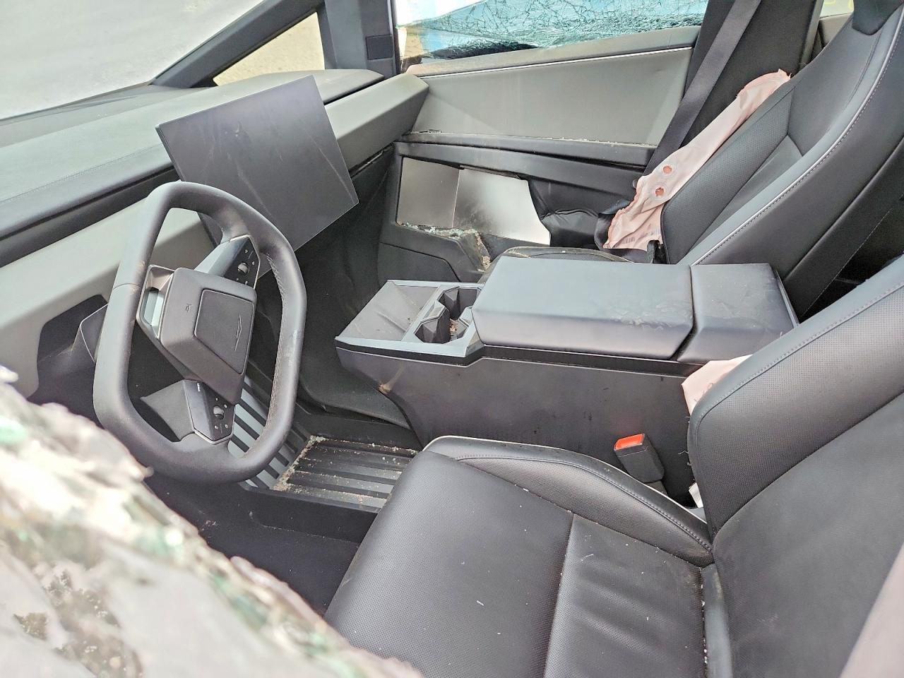 2024 Tesla Cybertruck - Image 7