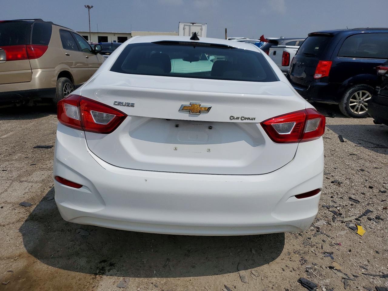 2018 Chevrolet Cruze Ls - Image 6