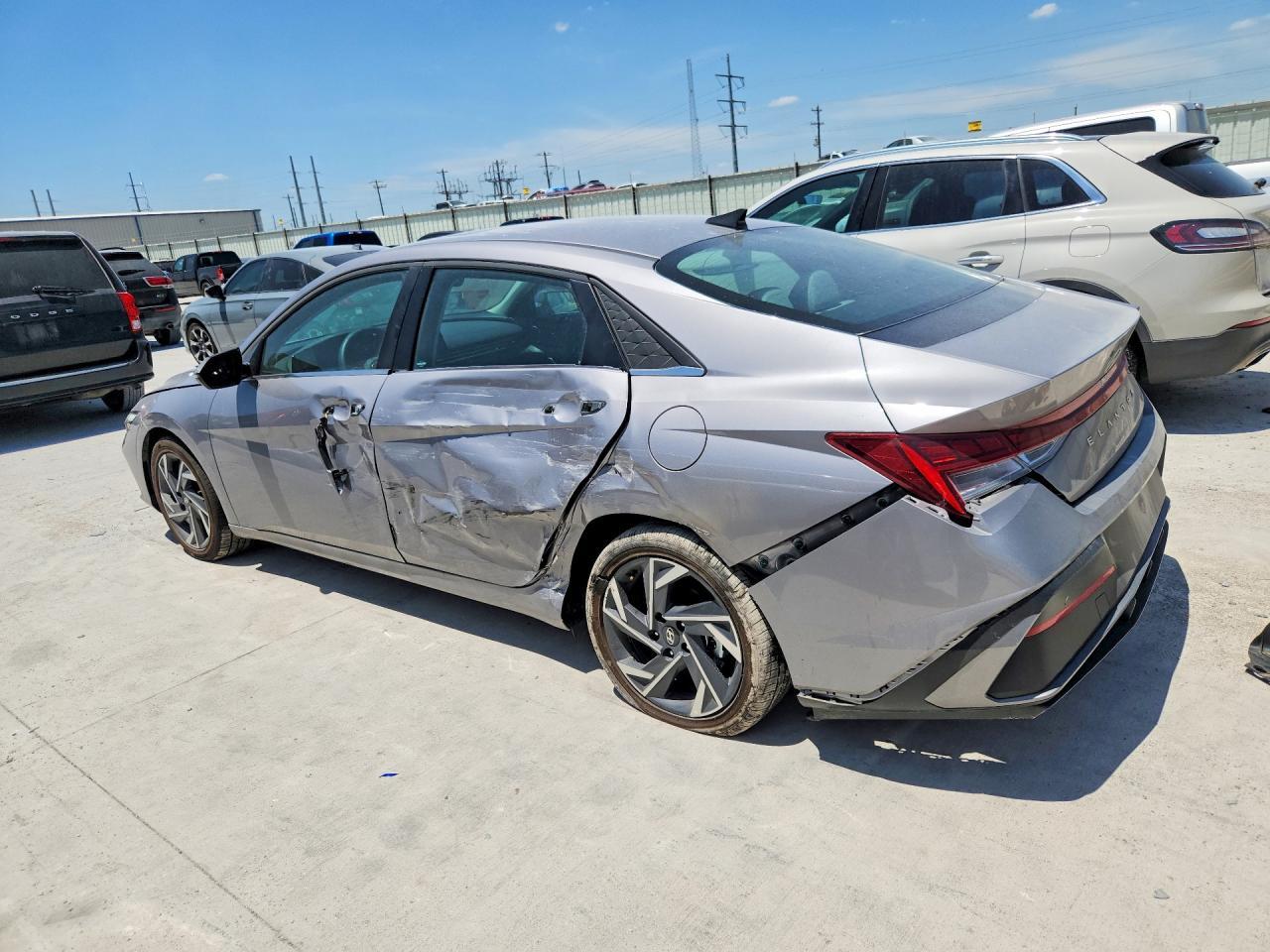 2026 Hyundai Elantra Limited - Фото 2