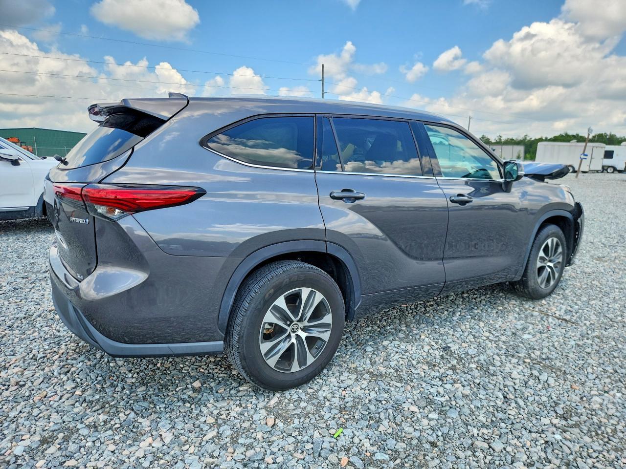2022 Toyota Highlander Hybrid Xle - Image 3