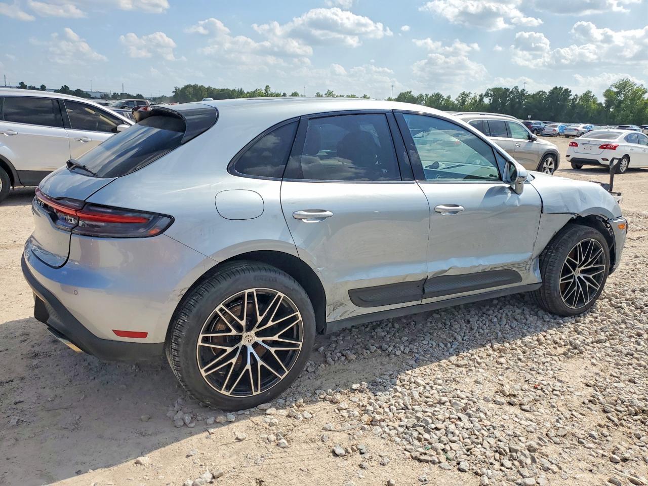 2026 Porsche Macan Base - Image 3