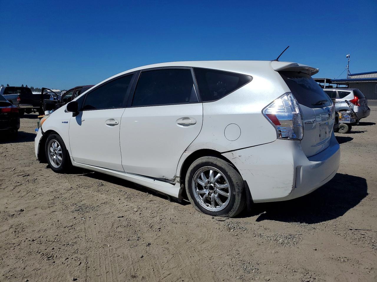 2013 Toyota Prius V Three - Фото 2