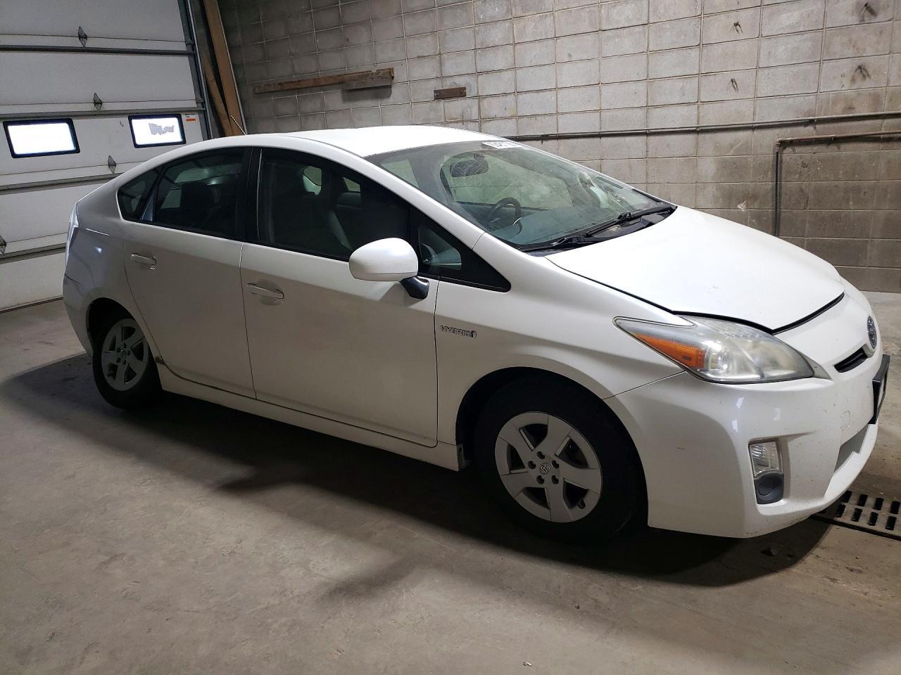 2011 Toyota Prius Two - Фото 4