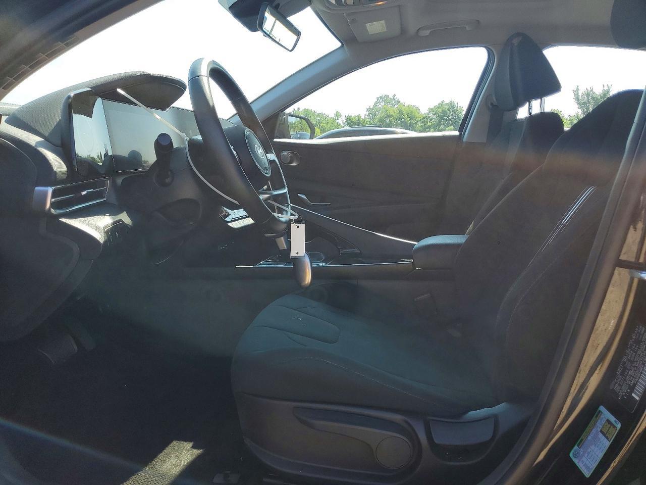 2025 Hyundai Elantra Sel - Image 7