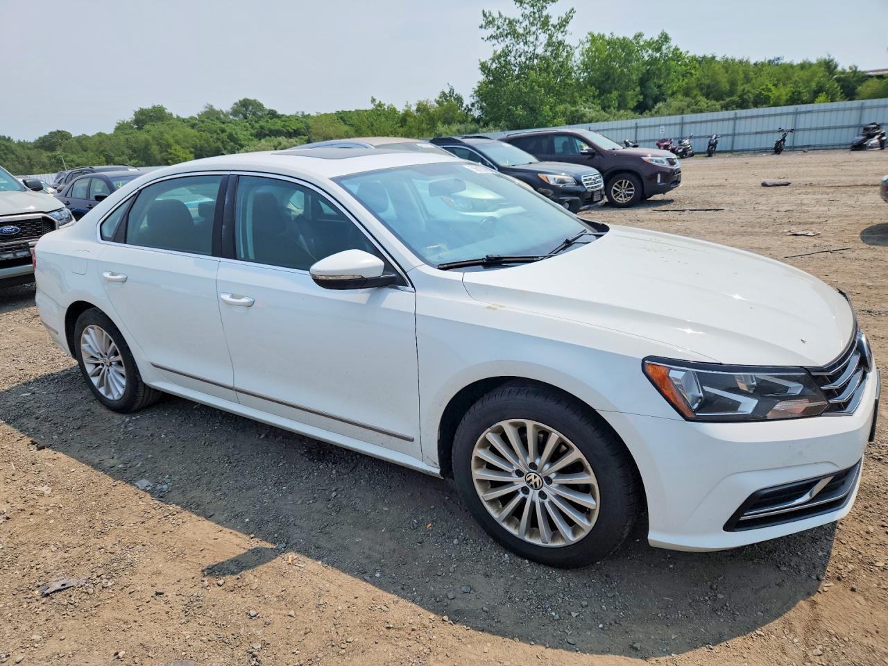 2016 Volkswagen Passat Se - Фото 4