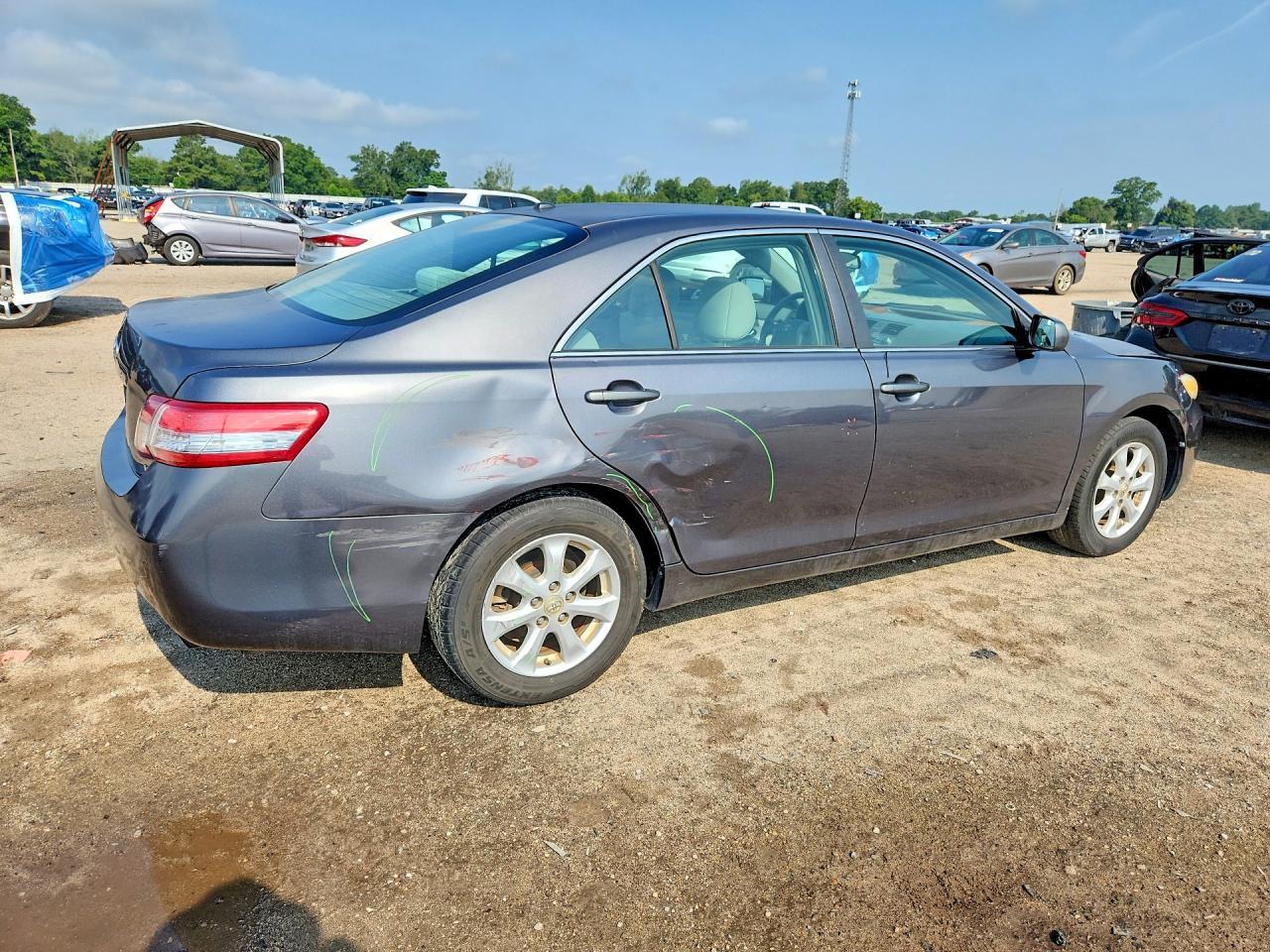 2011 Toyota Camry Le - Image 3