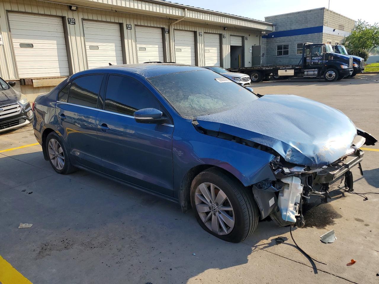 2015 Volkswagen Jetta - Image 4
