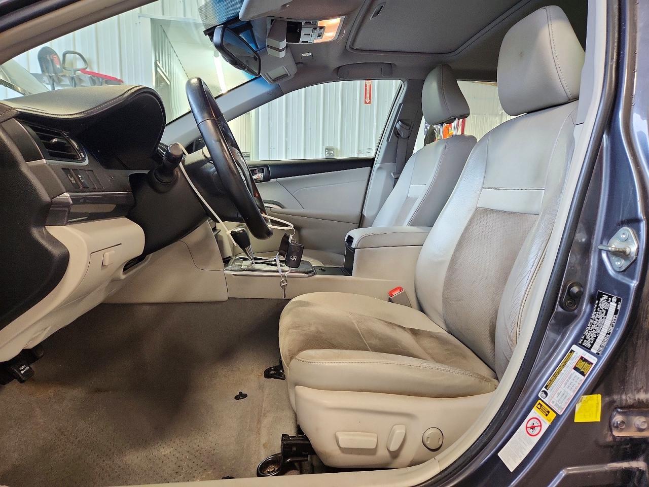 2014 Toyota Camry Hybrid Xle - Image 7