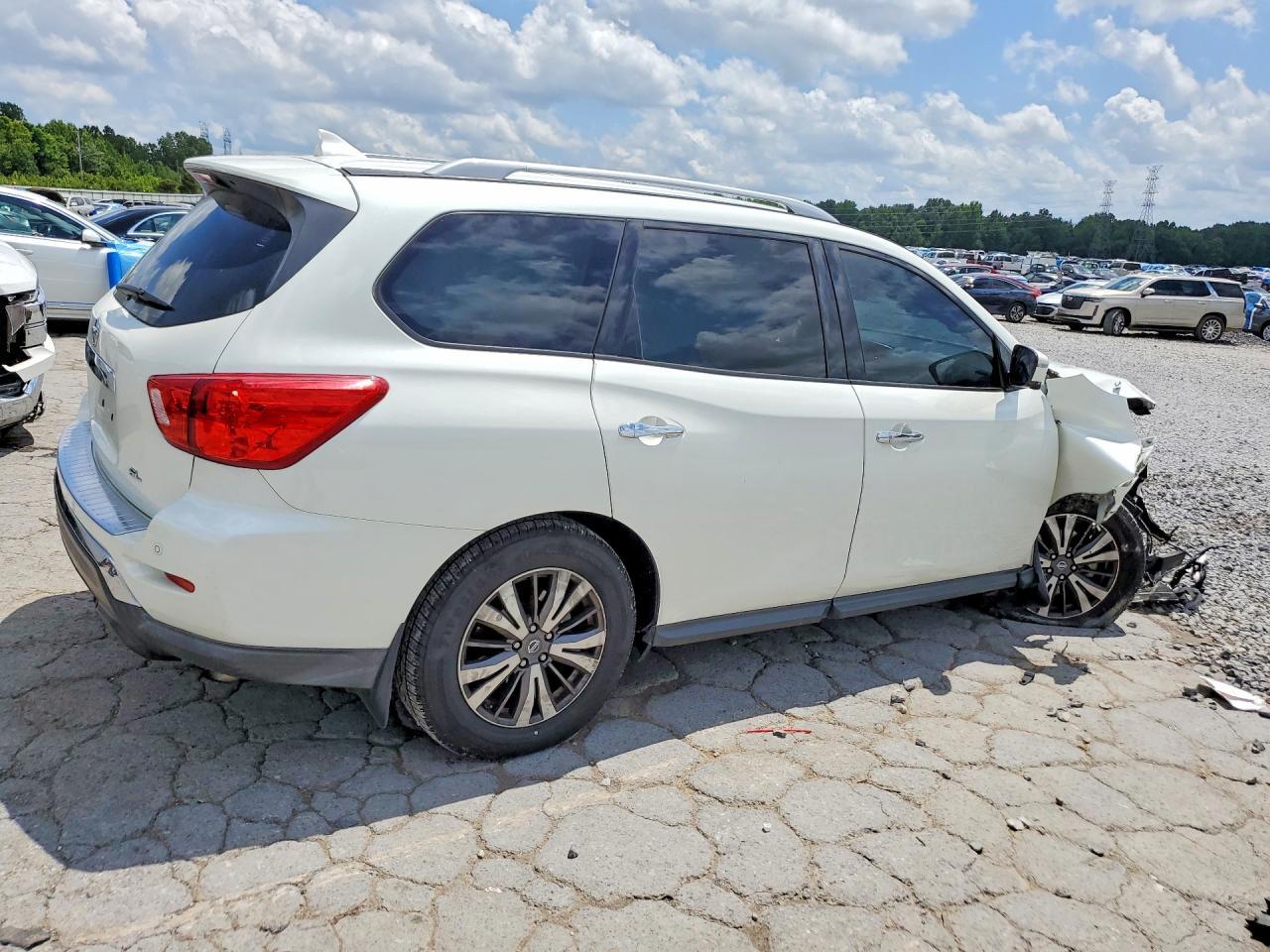 2017 Nissan Pathfinder Sl - Image 3