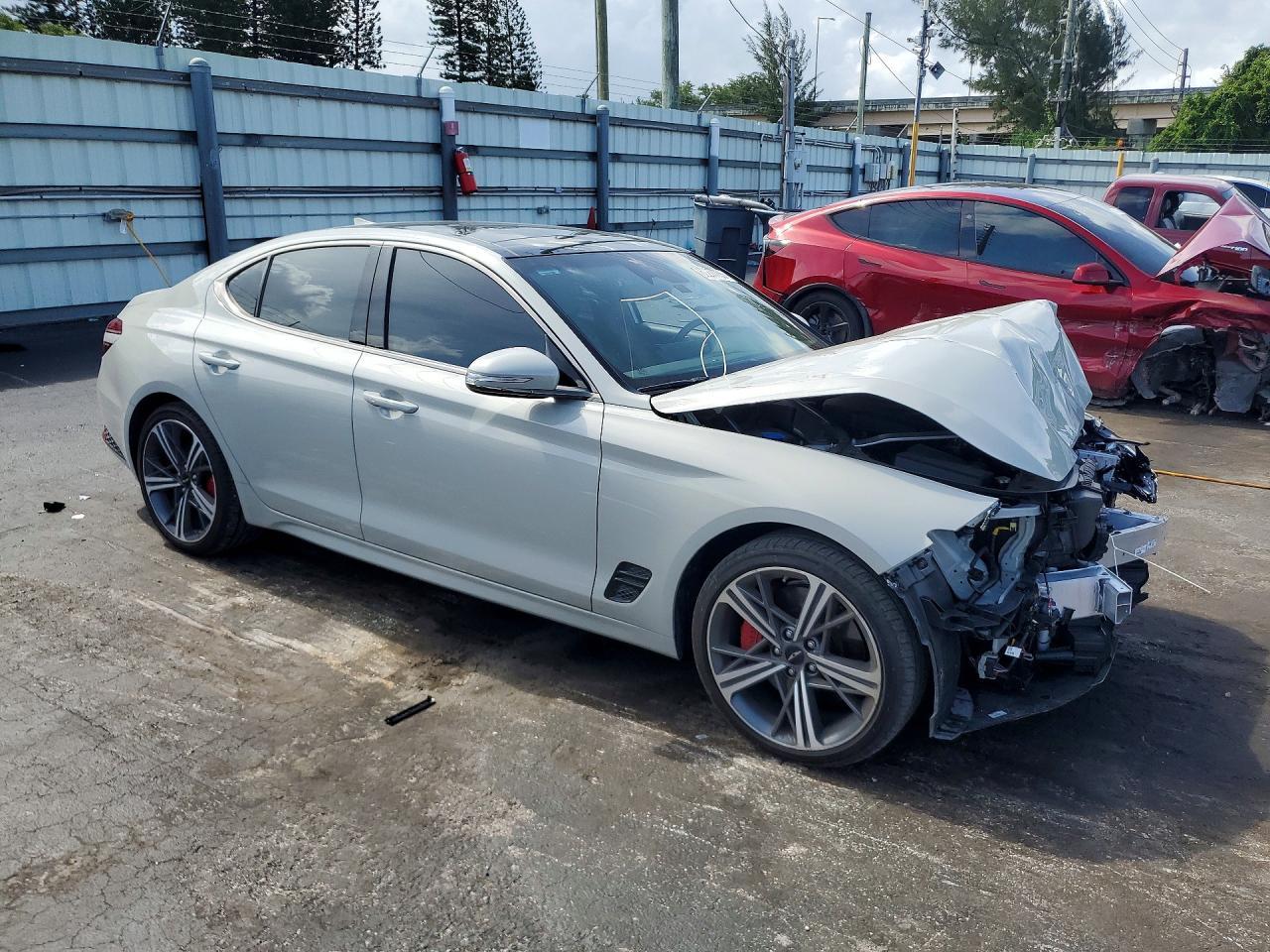 2025 Genesis G70 2.5T Sport Prestige - Image 4