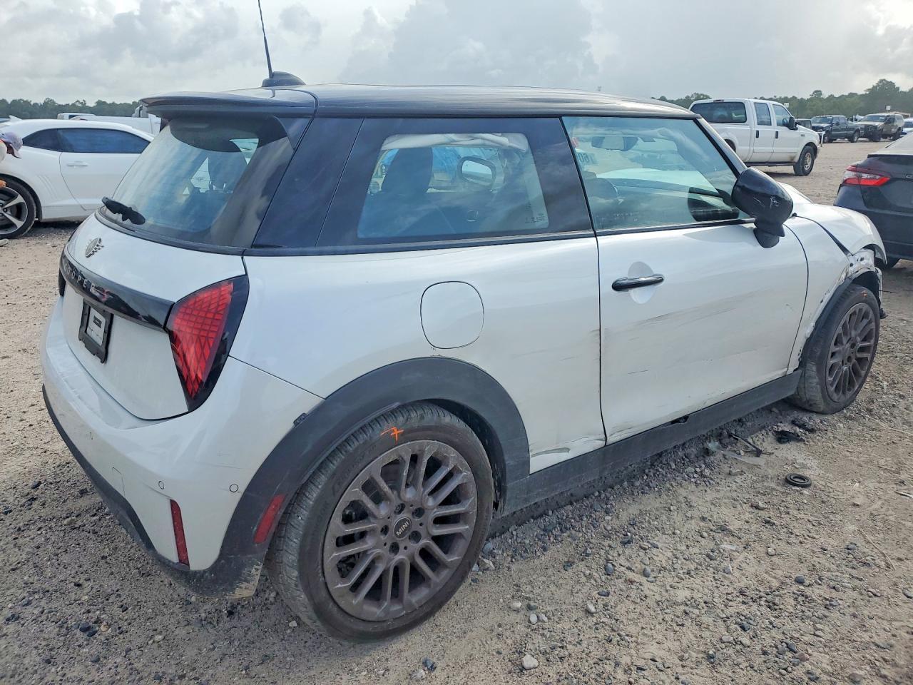 2025 Mini Cooper S - Фото 3