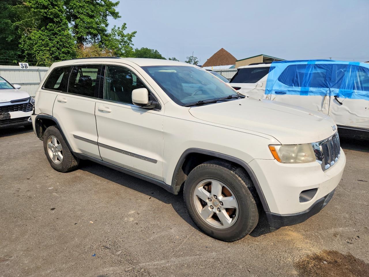 2012 Jeep Grand Cherokee Laredo - Image 4
