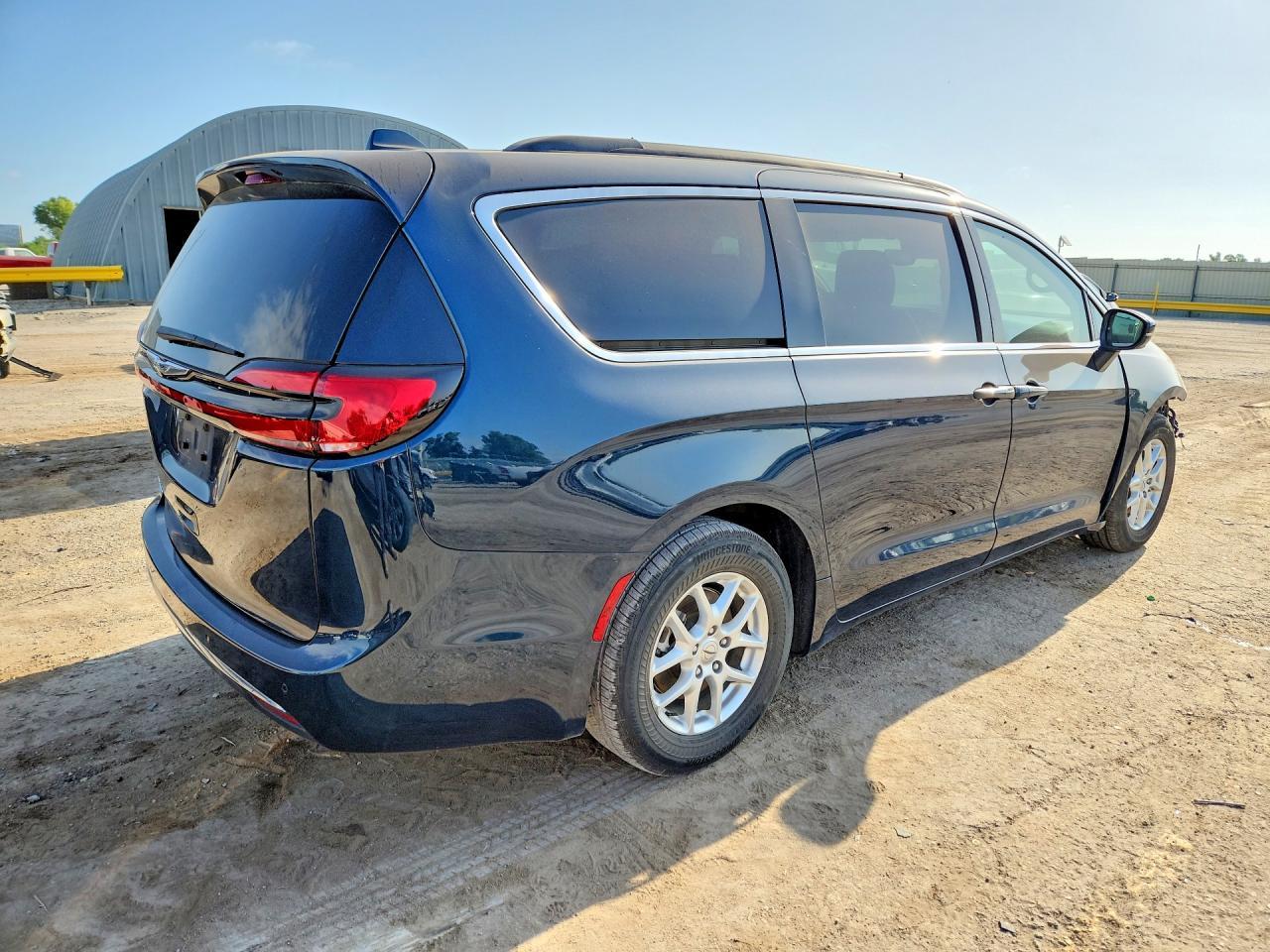 2022 Chrysler Pacifica Touring L - Фото 3