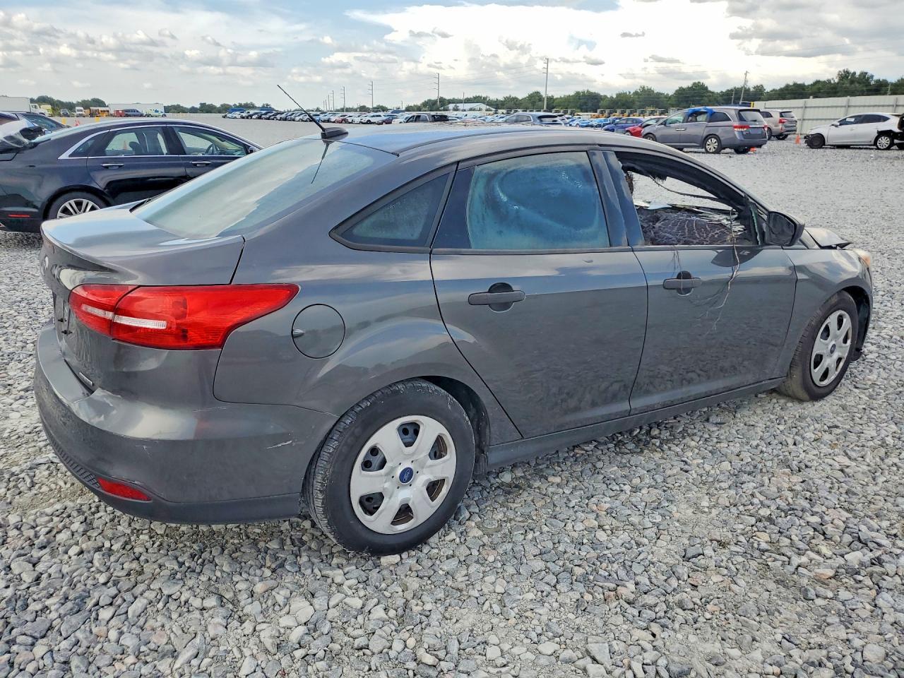 2015 Ford Focus S - Image 3