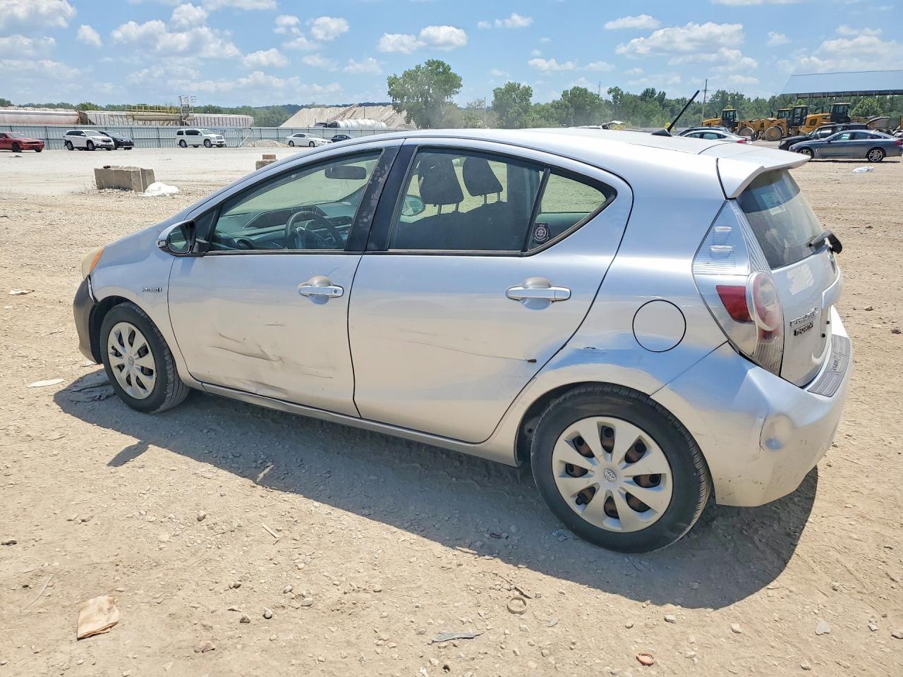 2013 Toyota Prius C Two - Фото 2
