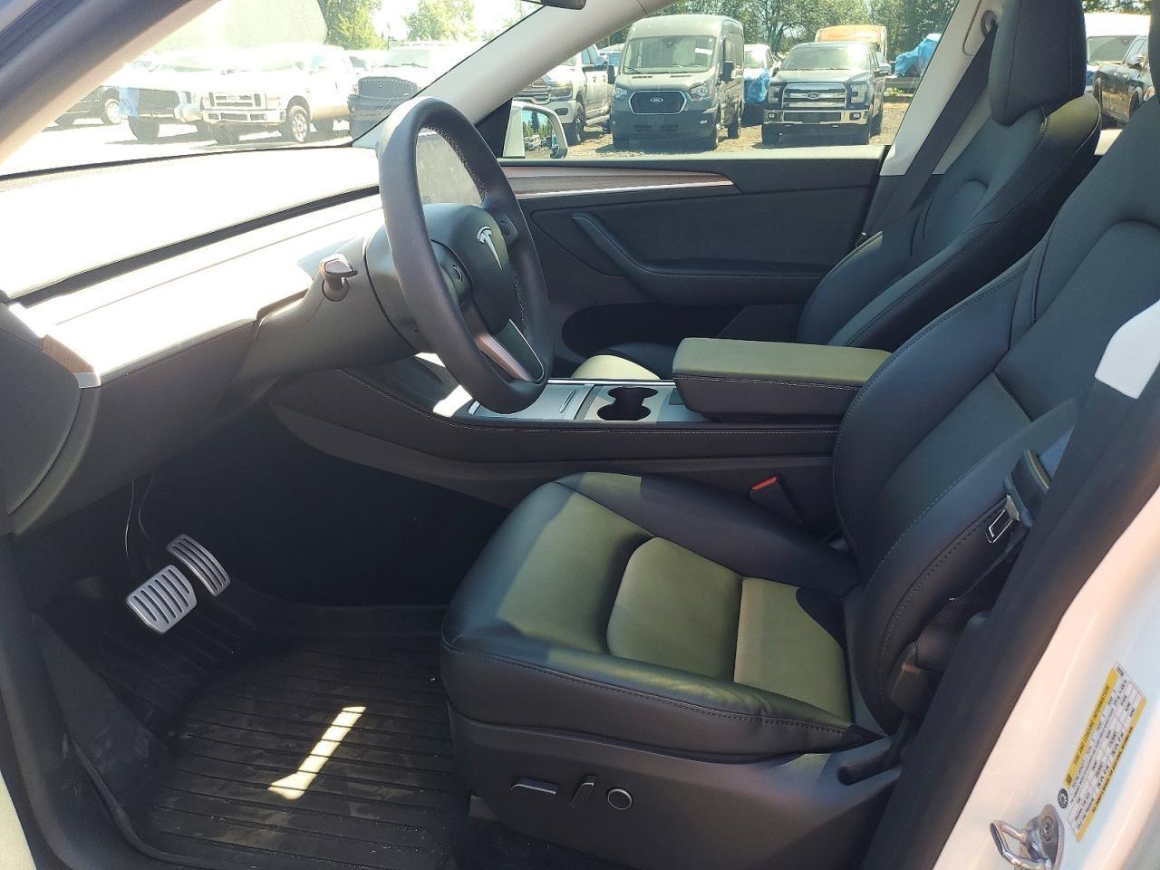 2025 Tesla Model Y - Фото 7