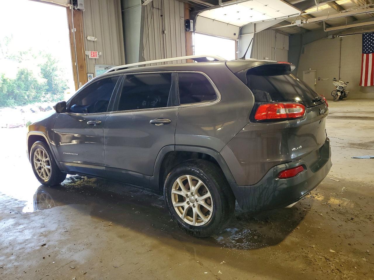 2015 Jeep Cherokee Latitude - Фото 2