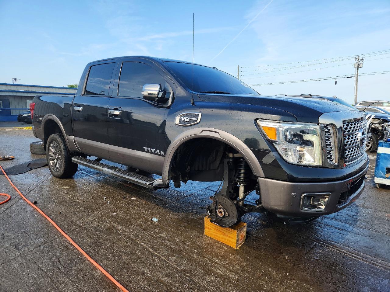 2017 Nissan Titan Platinum Reserve - Фото 4