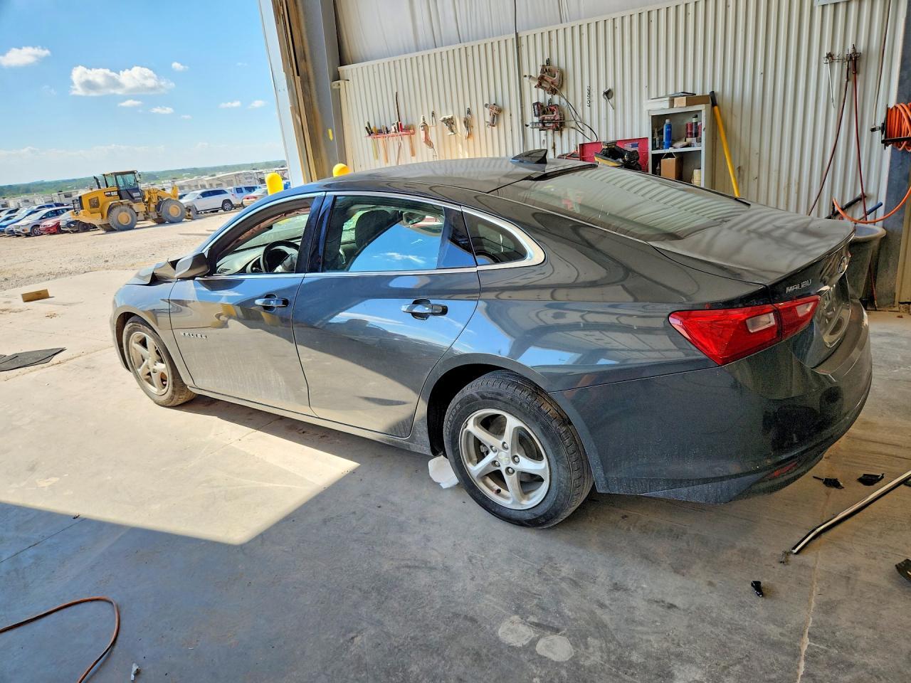 2017 Chevrolet Malibu Ls - Фото 2