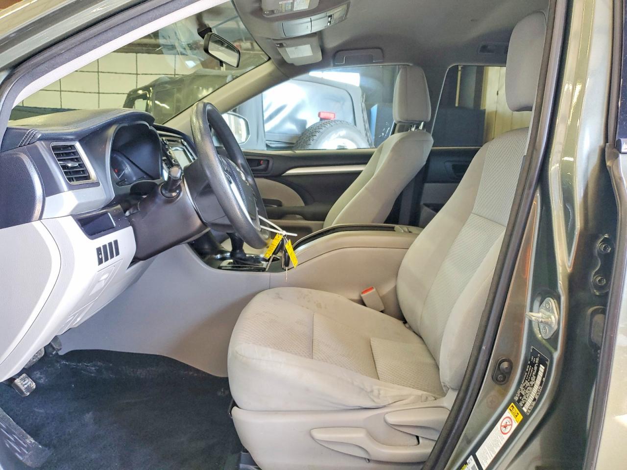 2016 Toyota Highlander Le - Image 7