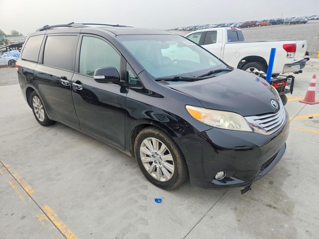 2014 Toyota Sienna Limited 7-Passenger - Image 4