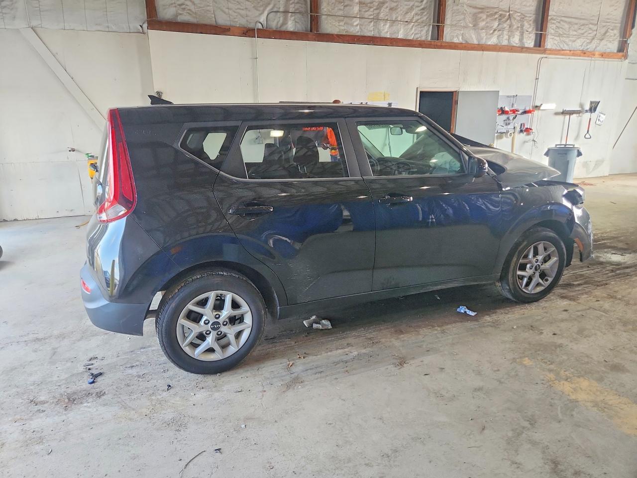 2022 Kia Soul Lx - Image 3
