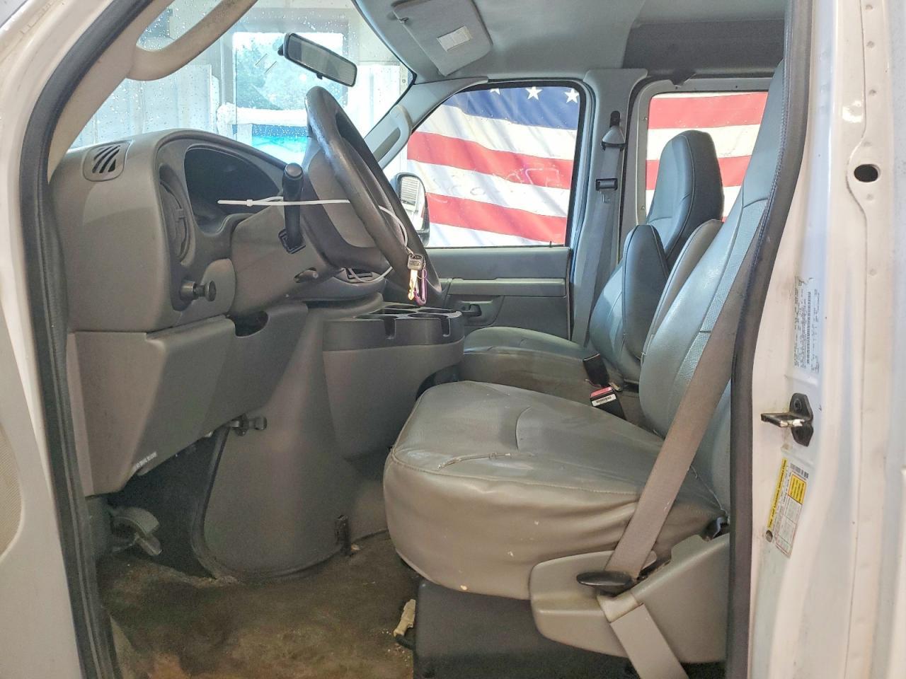 2006 Ford Econoline E250 Van - Image 7