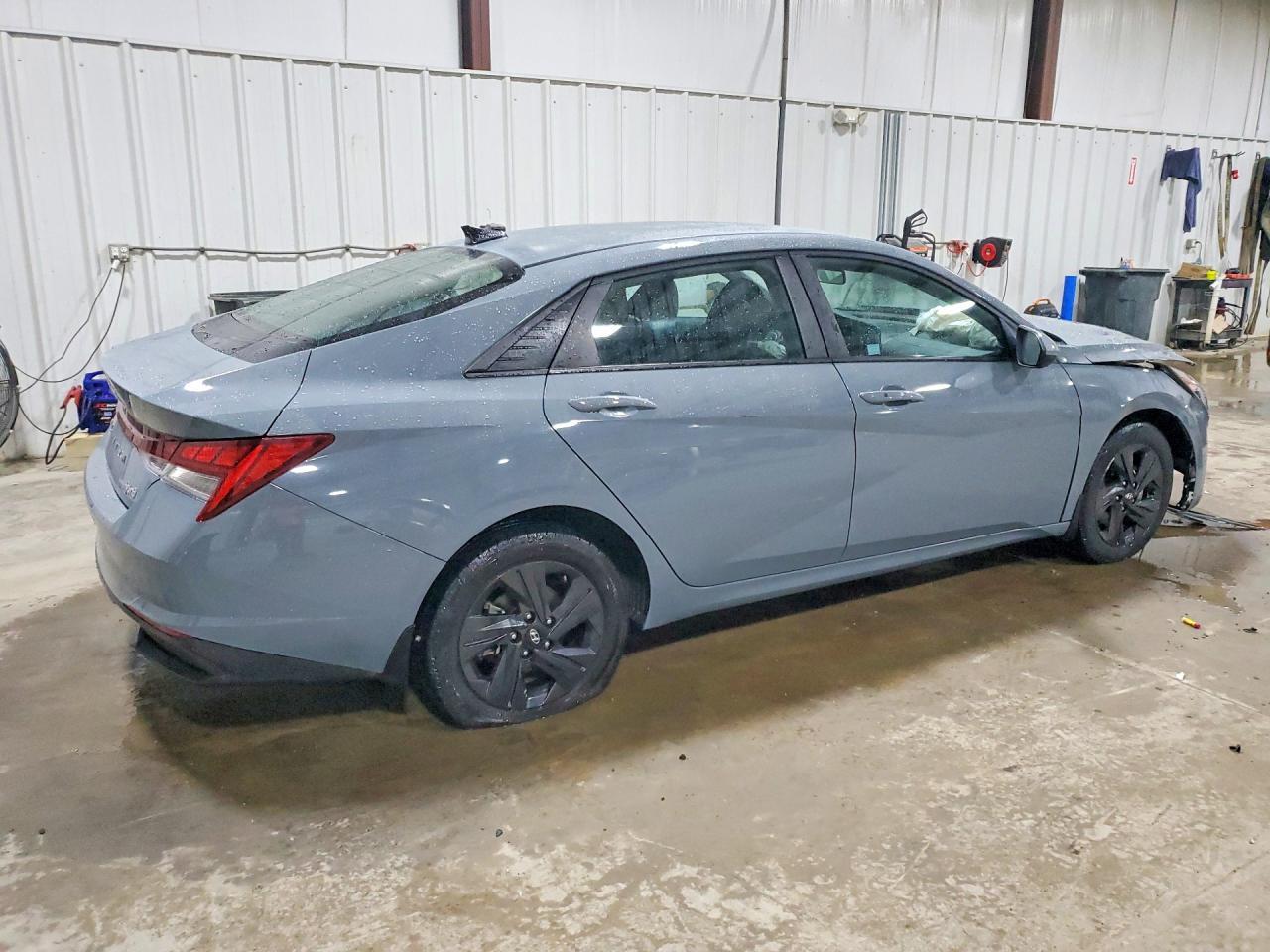 2023 Hyundai Elantra Blue - Фото 3