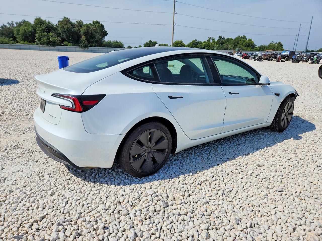 2024 Tesla Model 3 - Фото 3
