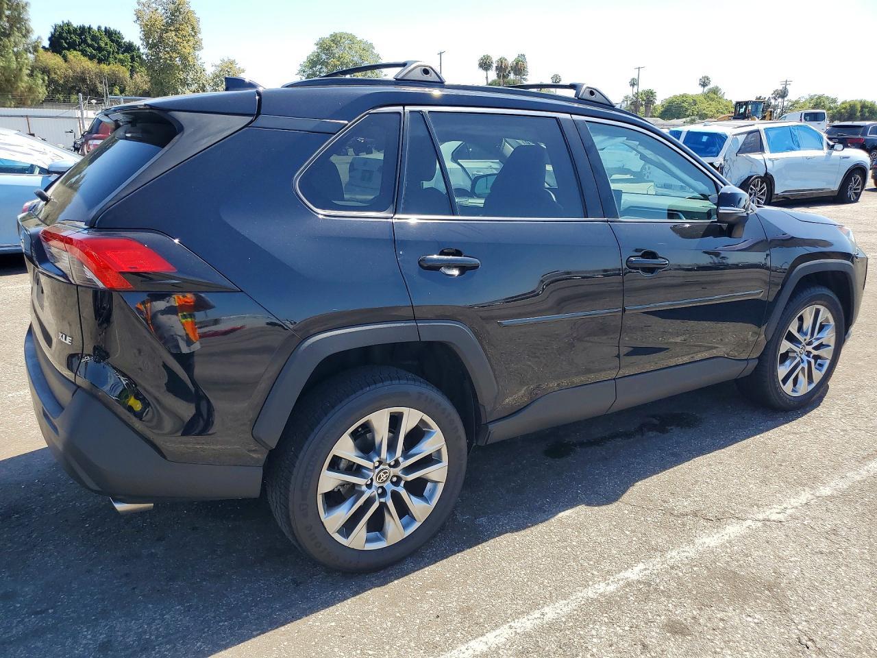 2021 Toyota Rav4 Xle Premium - Фото 3