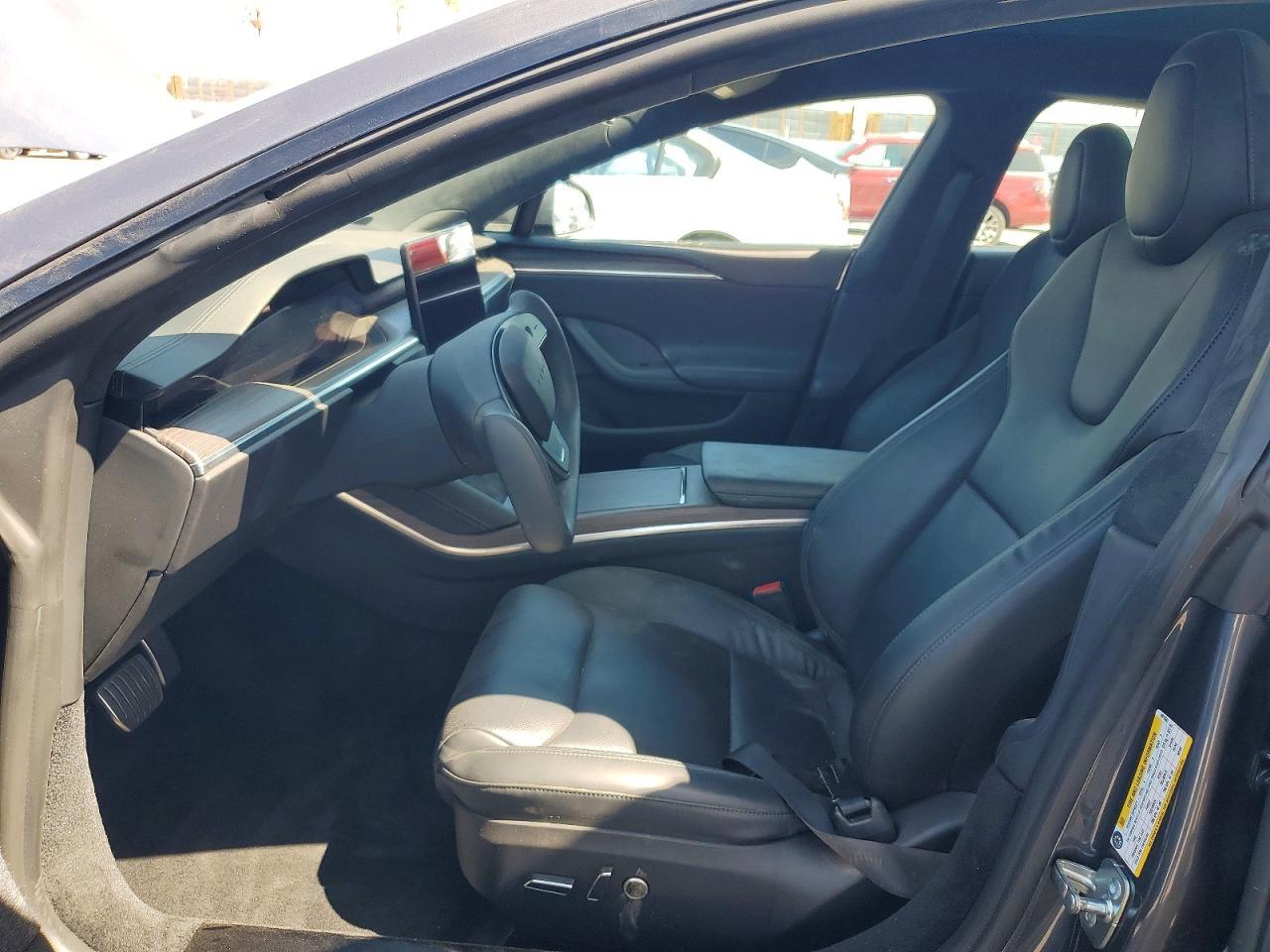 2022 Tesla Model S - Image 7