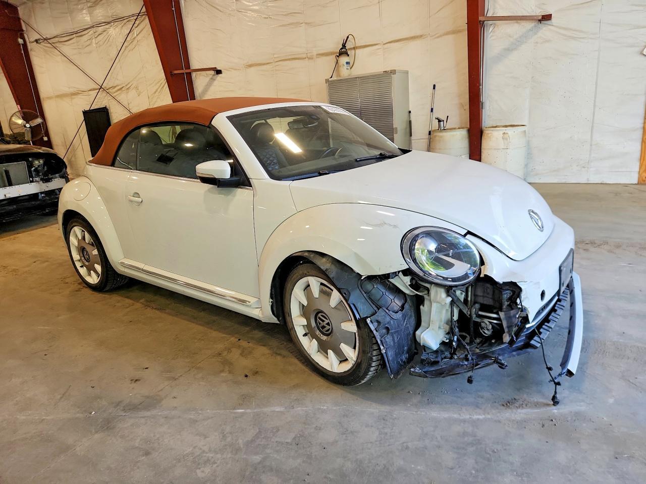 2019 Volkswagen Beetle S - Image 4