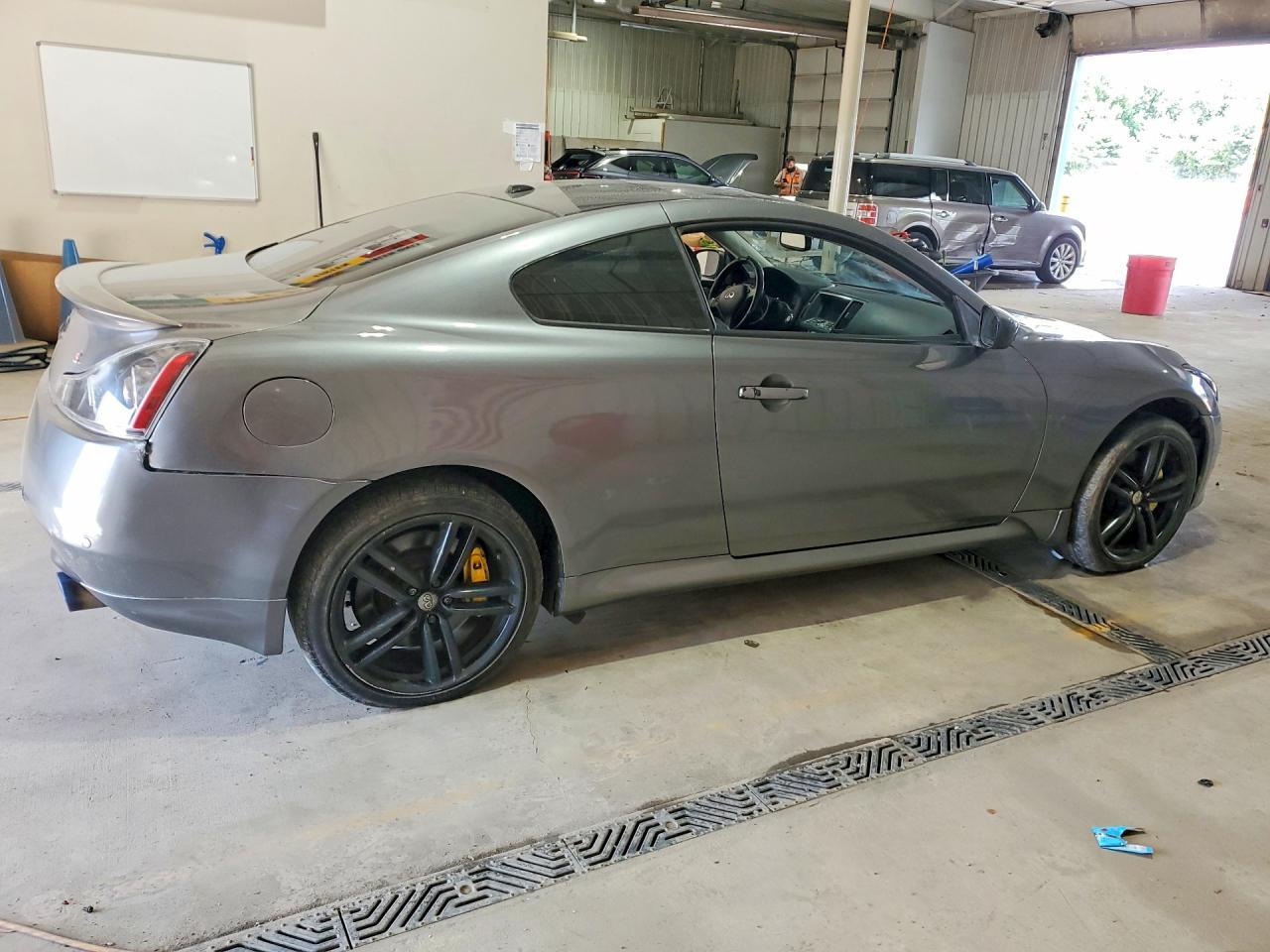 2011 Infiniti G37 Coupe X - Image 3