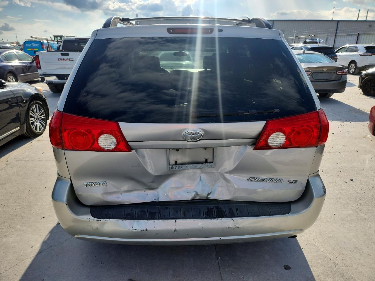 2008 Toyota Sienna Le 7-Passenger - Image 6